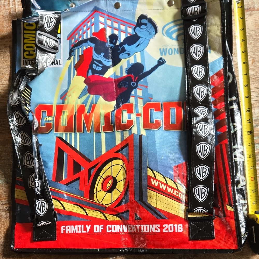 Comic Con EXCLUSIVE Vinyl Canvas Tote  with "Collector Pin"  (PSH RM)